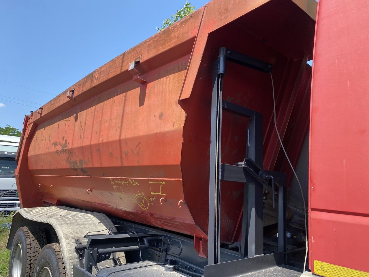 Hyva HARDOX 6x4 BENA basculabila CA NOUA - جسم الشاحنة المسطحة: صور 3 Hyva HARDOX 6x4 BENA basculabila CA NOUA - جسم الشاحنة المسطحة: صور 3