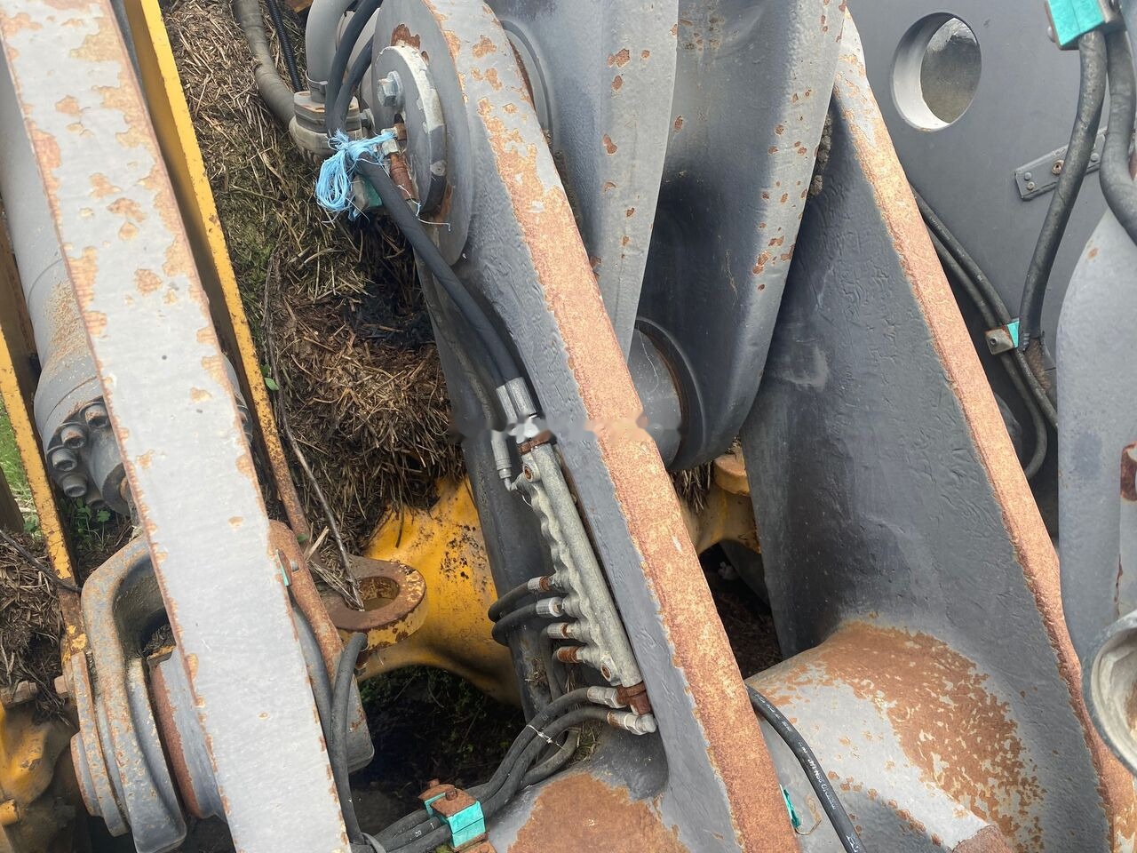 Încărcător frontal VOLVO L110E Dezmembrari Vola Wola Volvo L110E - قطع الغيار - اللودر بعجل: صور 5 Încărcător frontal VOLVO L110E Dezmembrari Vola Wola Volvo L110E - قطع الغيار - اللودر بعجل: صور 5