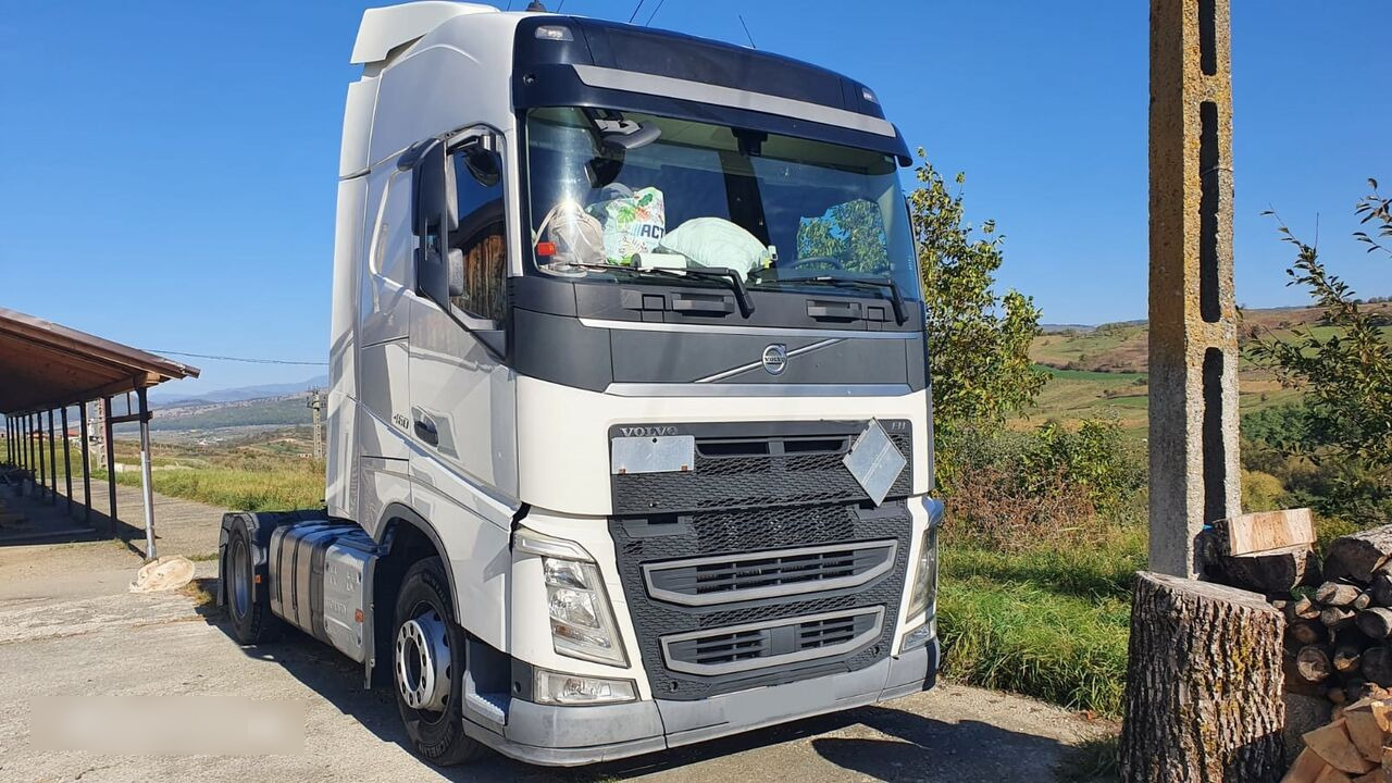 Volvo FH12 EURO 6 2016 460 A Volvo FH12 EURO 6 2016 460 truck - الكبائن - شاحنة: صور 1 Volvo FH12 EURO 6 2016 460 A Volvo FH12 EURO 6 2016 460 truck - الكبائن - شاحنة: صور 1