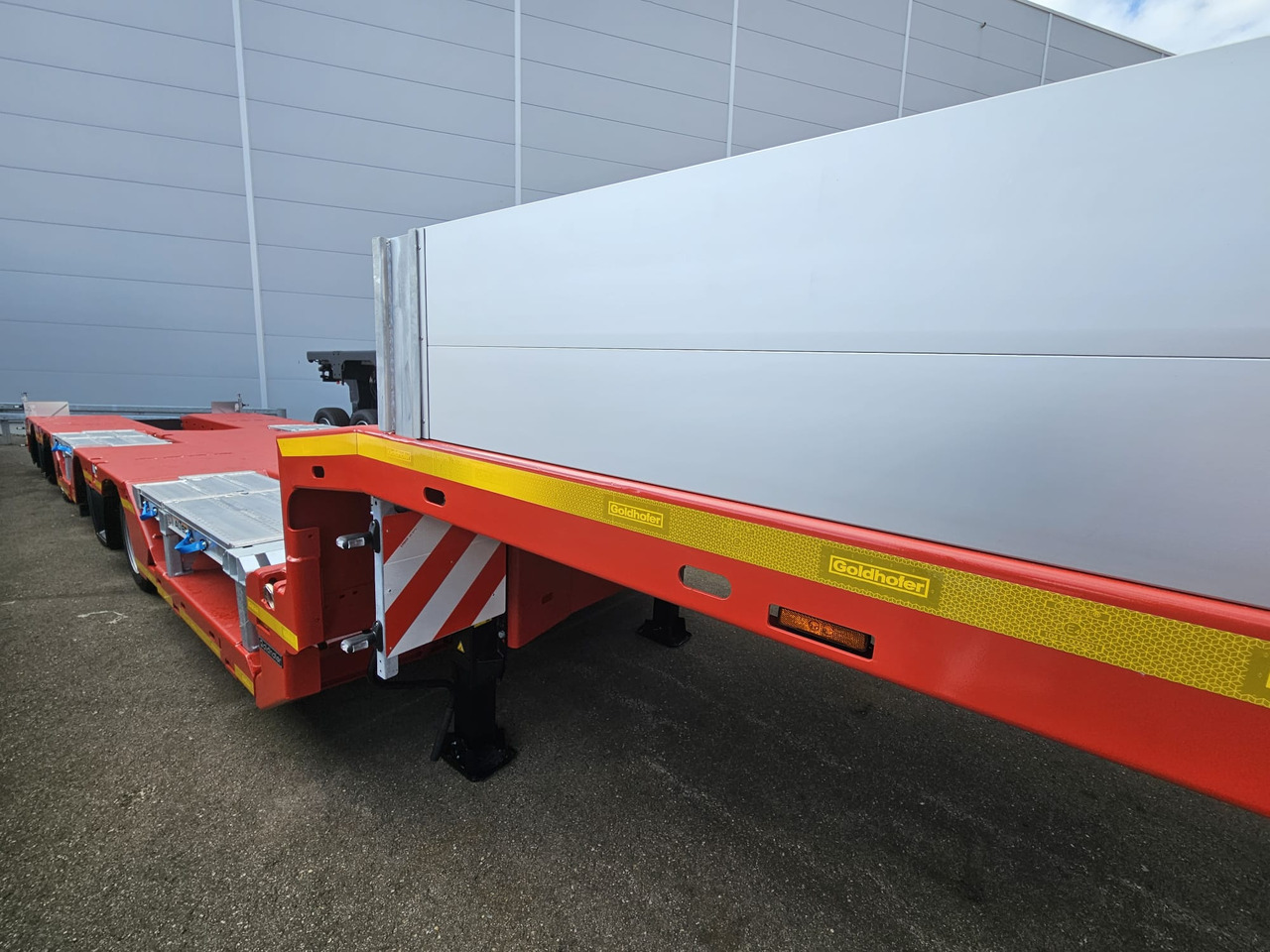 GOLDHOFER STN-L 4 (205) A RM2 "STEPSTAR" NEW - عربة مسطحة منخفضة نصف مقطورة: صور 4 GOLDHOFER STN-L 4 (205) A RM2 "STEPSTAR" NEW - عربة مسطحة منخفضة نصف مقطورة: صور 4