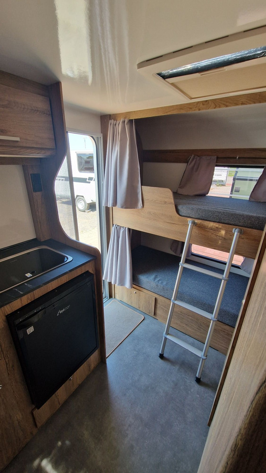 N-LAZUR Niewiadów Nowa Przyczepa Kempingowa dla 4 osób z Łazienką - كرفان سحب: صور 3 N-LAZUR Niewiadów Nowa Przyczepa Kempingowa dla 4 osób z Łazienką - كرفان سحب: صور 3