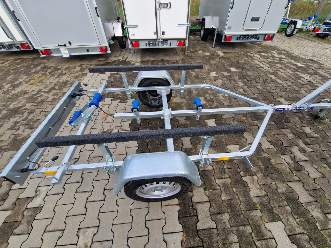 Nowa Przyczepa 2025 Podłodziowa ponton łódź Niewiadów P400 P415 do 6m - شاحنة نقل سيارات مقطورة: صور 3 Nowa Przyczepa 2025 Podłodziowa ponton łódź Niewiadów P400 P415 do 6m - شاحنة نقل سيارات مقطورة: صور 3