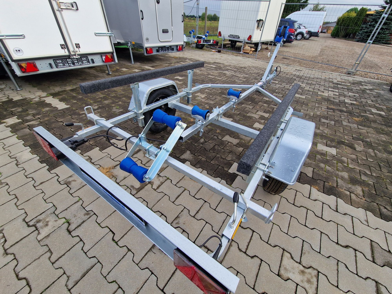 Nowa Przyczepa 2025 Podłodziowa ponton łódź Niewiadów P400 P415 do 6m - شاحنة نقل سيارات مقطورة: صور 4 Nowa Przyczepa 2025 Podłodziowa ponton łódź Niewiadów P400 P415 do 6m - شاحنة نقل سيارات مقطورة: صور 4