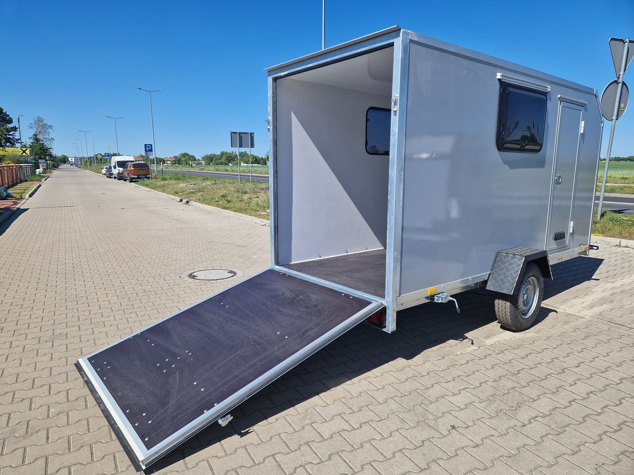 Przyczepa kempingowa Motocamp dla motocykla - كرفان سحب: صور 2 Przyczepa kempingowa Motocamp dla motocykla - كرفان سحب: صور 2
