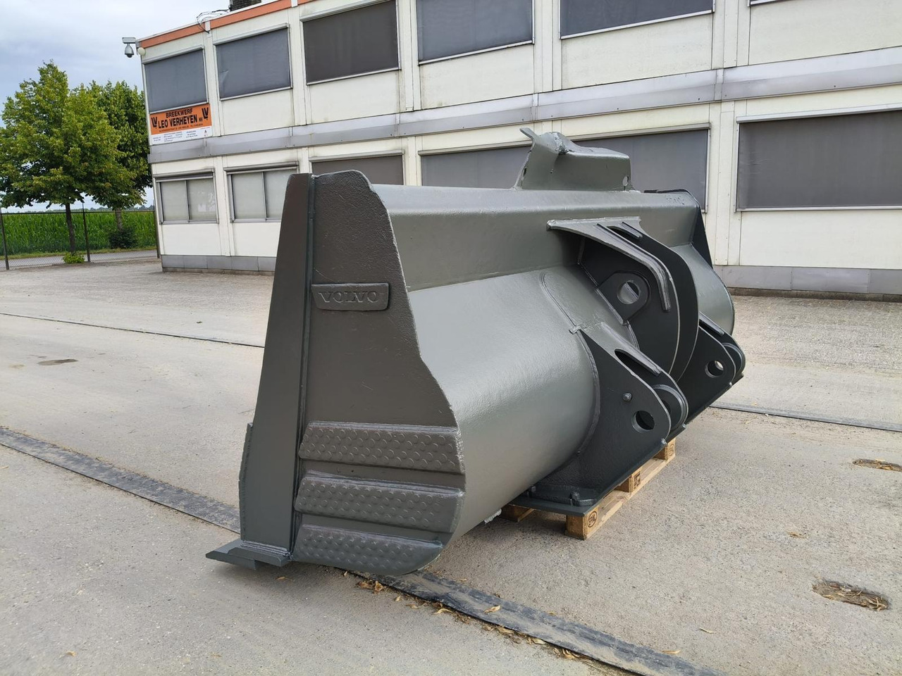 Volvo L 220 - بكت شيول: صور 3 Volvo L 220 - بكت شيول: صور 3