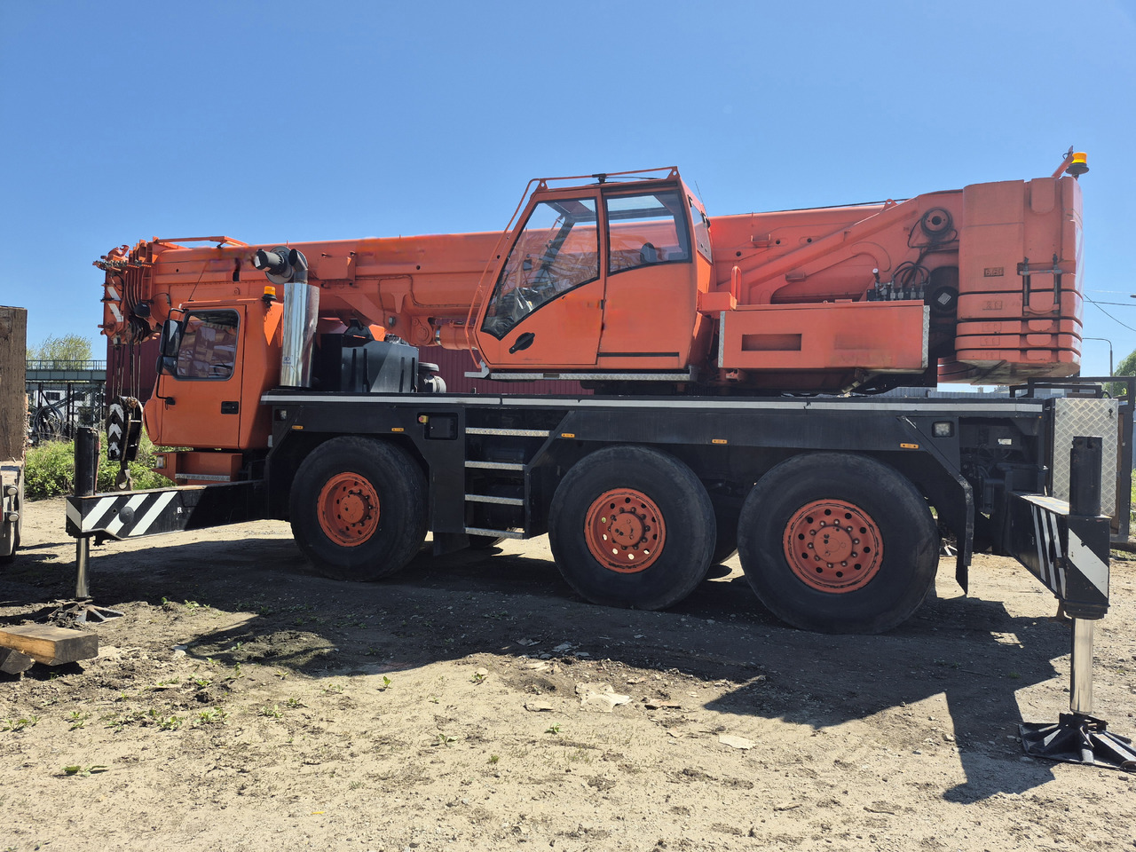 GROVE GMK3055 - موبايل كرين: صور 1 GROVE GMK3055 - موبايل كرين: صور 1