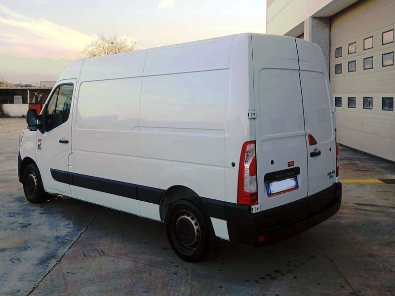 Renault Master Furgone red edition 2021 - فان: صور 3 Renault Master Furgone red edition 2021 - فان: صور 3