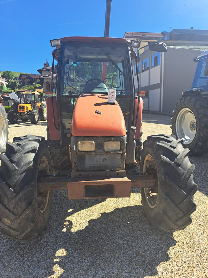 NEW HOLLAND New Holland L85 - جرار: صور 3 NEW HOLLAND New Holland L85 - جرار: صور 3