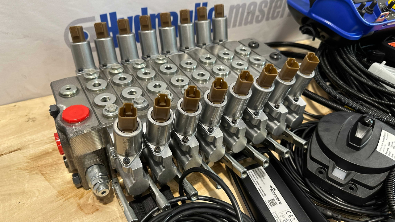 Set Scanreco RC400 with Walvoil DPX100 Liebherr, Demag, Grove, Tadano - مقطورة الغابات: صور 2 Set Scanreco RC400 with Walvoil DPX100 Liebherr, Demag, Grove, Tadano - مقطورة الغابات: صور 2