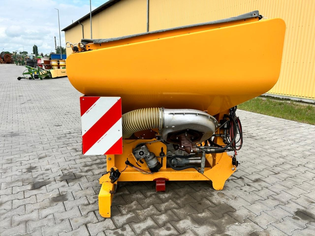 AGRISEM DSF 1600 FRONTTANK - آلة رش الأسمدة: صور 2 AGRISEM DSF 1600 FRONTTANK - آلة رش الأسمدة: صور 2