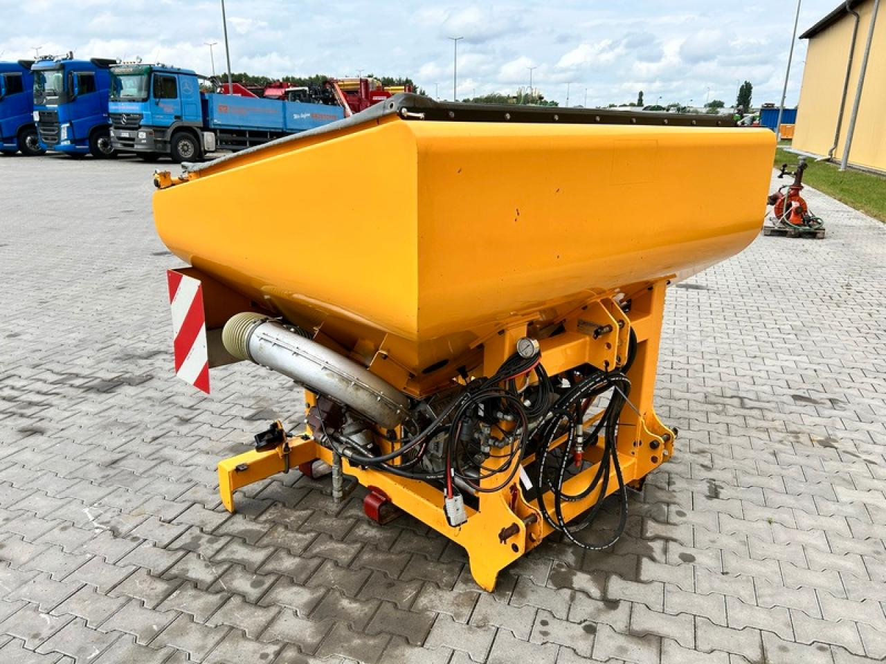 AGRISEM DSF 1600 FRONTTANK - آلة رش الأسمدة: صور 3 AGRISEM DSF 1600 FRONTTANK - آلة رش الأسمدة: صور 3
