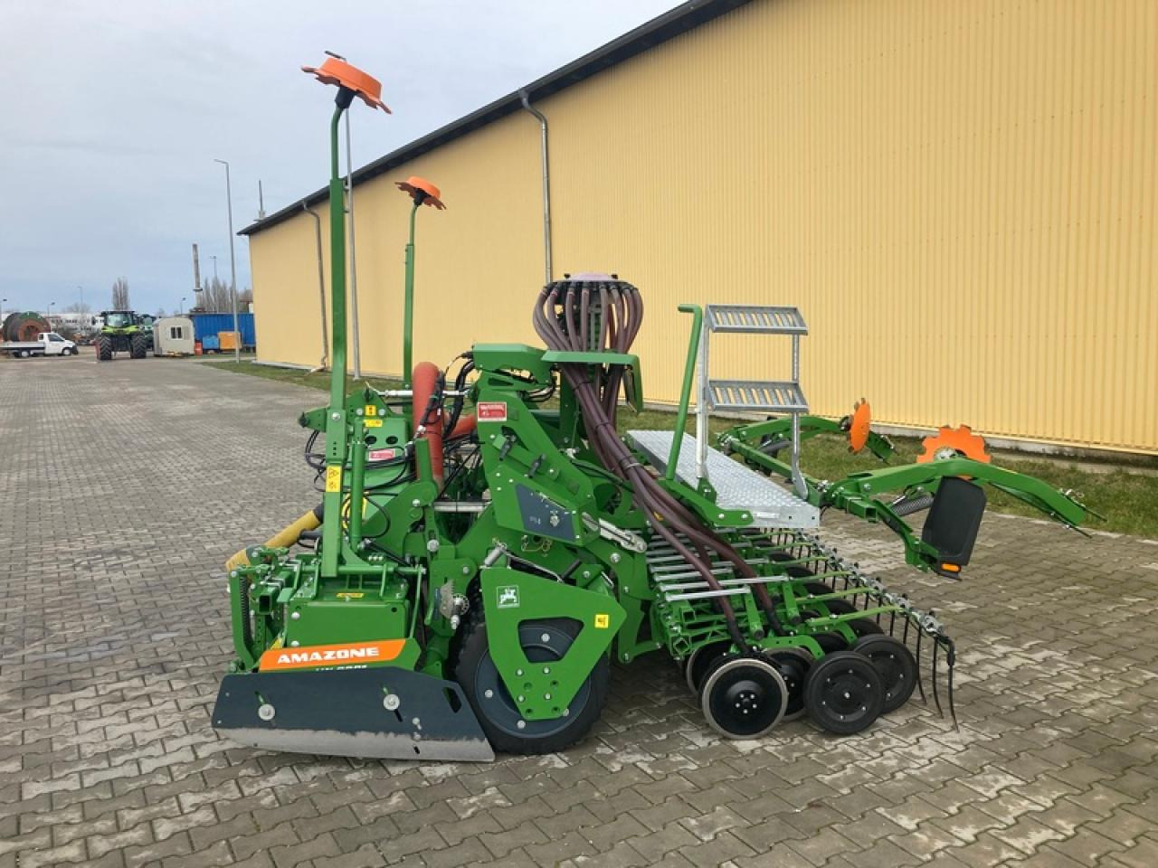 Amazone KX3001 + AVANT3002NUR 320HA - الة بذر: صور 2 Amazone KX3001 + AVANT3002NUR 320HA - الة بذر: صور 2