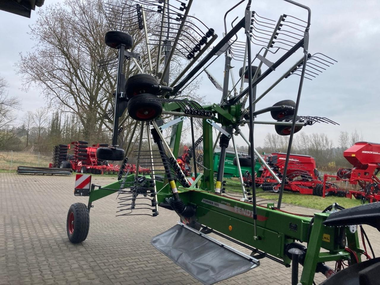 Fendt FORMER 880 MITTELSCHWADER - لمّامَة القش: صور 1 Fendt FORMER 880 MITTELSCHWADER - لمّامَة القش: صور 1