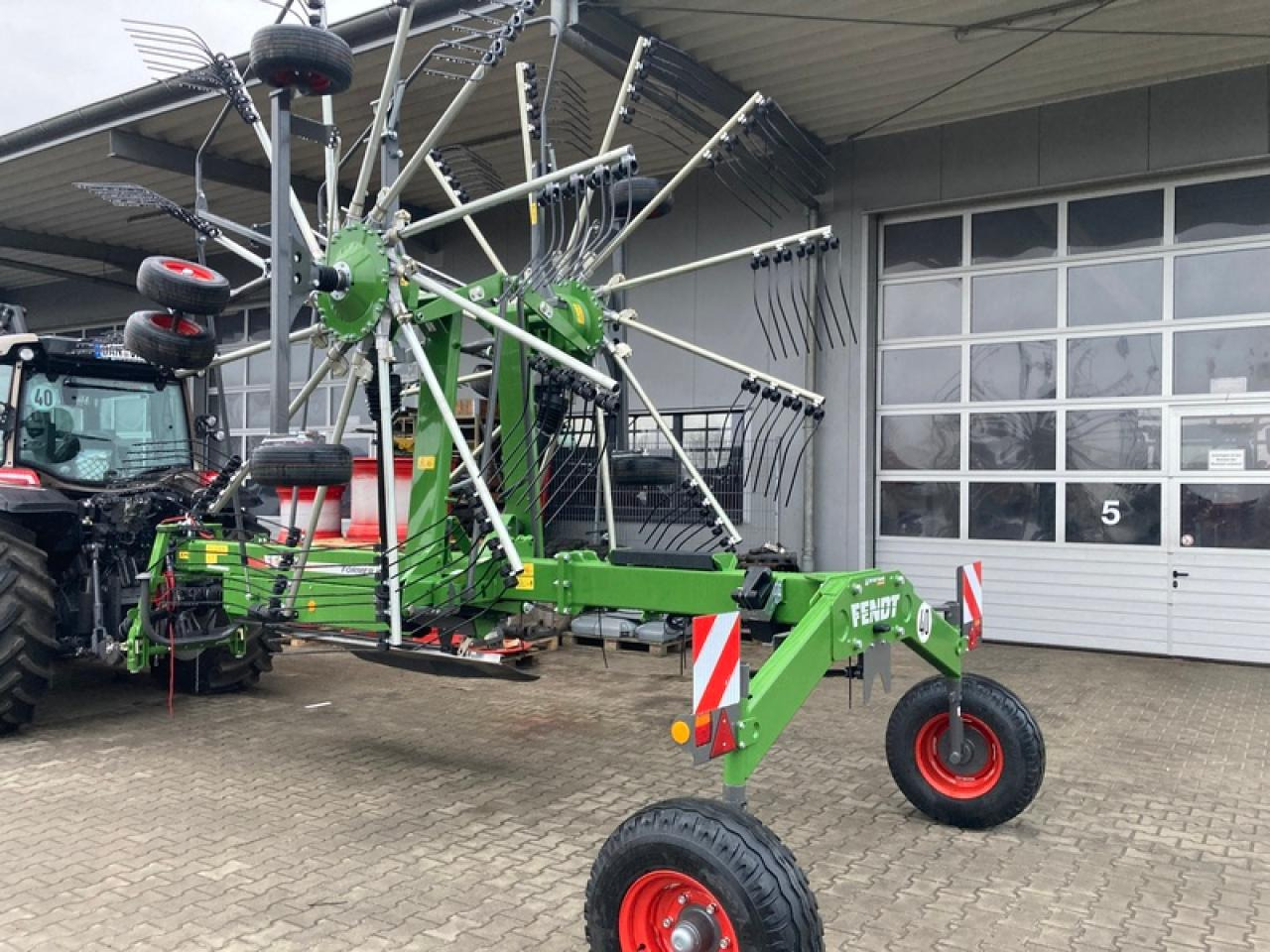 Fendt FORMER 880 MITTELSCHWADER - لمّامَة القش: صور 4 Fendt FORMER 880 MITTELSCHWADER - لمّامَة القش: صور 4