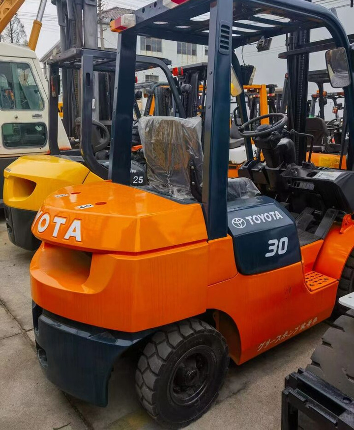Toyota 30 50 70 100 - رافعة شوكية ديزل: صور 1 Toyota 30 50 70 100 - رافعة شوكية ديزل: صور 1
