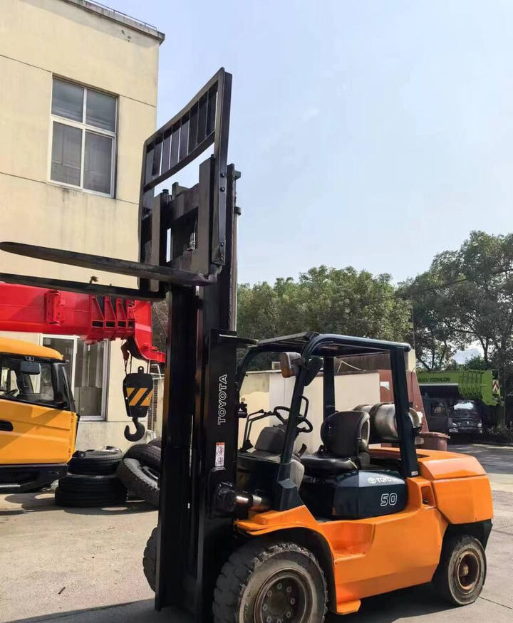 Toyota 30 50 70 100 - رافعة شوكية ديزل: صور 4 Toyota 30 50 70 100 - رافعة شوكية ديزل: صور 4