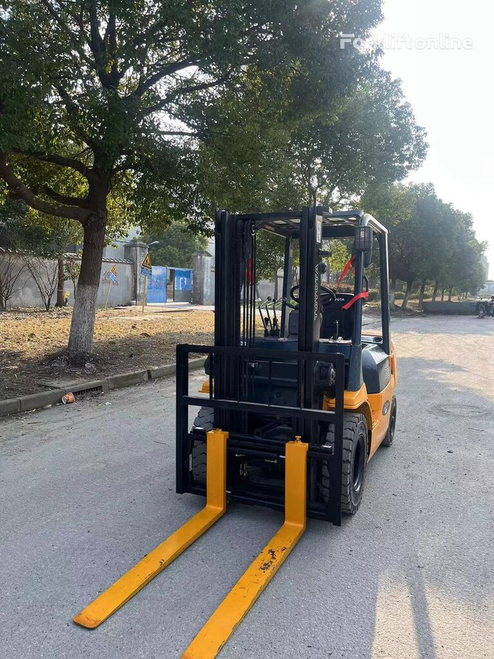Toyota 7FD30 - رافعة شوكية ديزل: صور 4 Toyota 7FD30 - رافعة شوكية ديزل: صور 4