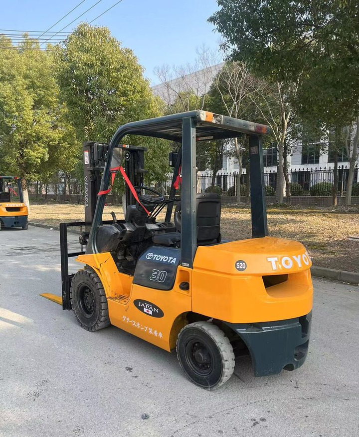 Toyota 7FD30 - رافعة شوكية ديزل: صور 1 Toyota 7FD30 - رافعة شوكية ديزل: صور 1