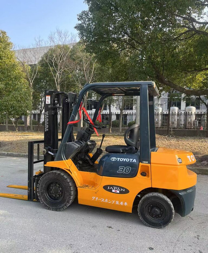 Toyota 7FD30 - رافعة شوكية ديزل: صور 2 Toyota 7FD30 - رافعة شوكية ديزل: صور 2