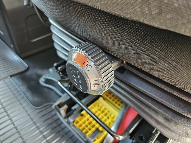 IVECO Daily 35S18 3.0 Koffer Voll-LED Navigation... - الشاحنات الصغيرة صندوق مغلق: صور 4 IVECO Daily 35S18 3.0 Koffer Voll-LED Navigation... - الشاحنات الصغيرة صندوق مغلق: صور 4