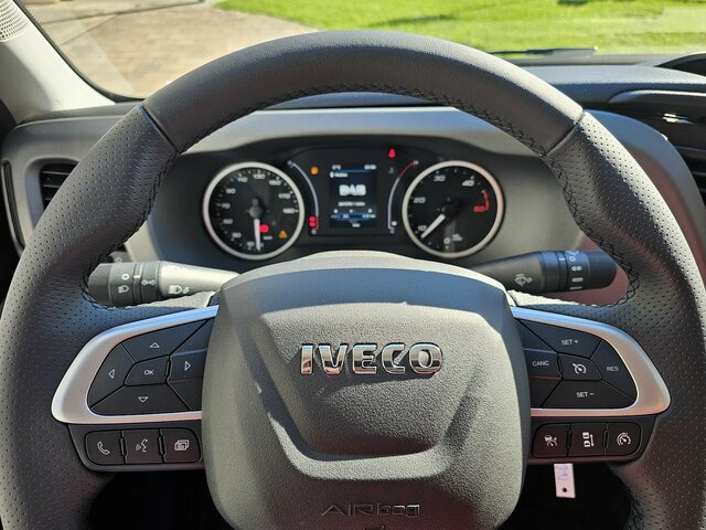 IVECO Daily 35S18 3.0 Koffer Voll-LED Navigation... - الشاحنات الصغيرة صندوق مغلق: صور 5 IVECO Daily 35S18 3.0 Koffer Voll-LED Navigation... - الشاحنات الصغيرة صندوق مغلق: صور 5