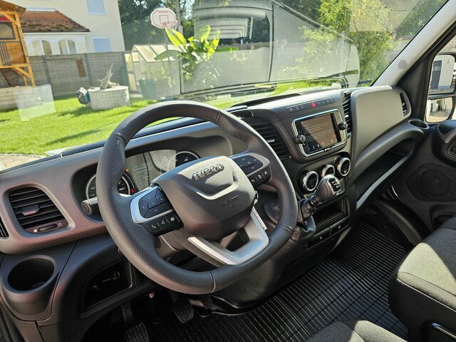 IVECO Daily 35S18 3.0 Koffer Voll-LED Navigation... - الشاحنات الصغيرة صندوق مغلق: صور 5 IVECO Daily 35S18 3.0 Koffer Voll-LED Navigation... - الشاحنات الصغيرة صندوق مغلق: صور 5