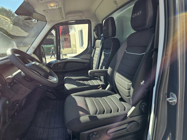 IVECO Daily 35S18 3.0 Koffer Voll-LED Navigation... - الشاحنات الصغيرة صندوق مغلق: صور 2 IVECO Daily 35S18 3.0 Koffer Voll-LED Navigation... - الشاحنات الصغيرة صندوق مغلق: صور 2