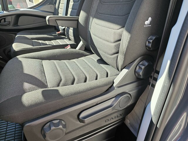 IVECO Daily 35S18 3.0 Koffer Voll-LED Navigation... - الشاحنات الصغيرة صندوق مغلق: صور 3 IVECO Daily 35S18 3.0 Koffer Voll-LED Navigation... - الشاحنات الصغيرة صندوق مغلق: صور 3