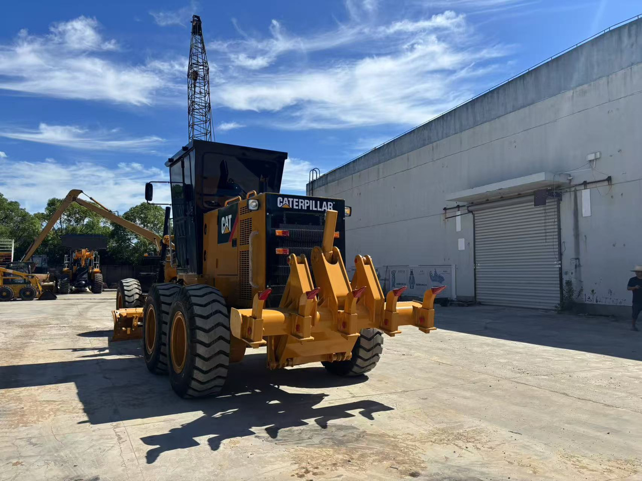 CAT 140K Motor Grader - آلة تسوية الأرض: صور 1 CAT 140K Motor Grader - آلة تسوية الأرض: صور 1