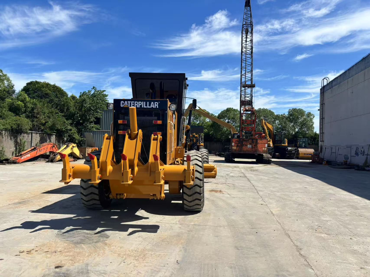 CAT 140K Motor Grader - آلة تسوية الأرض: صور 3 CAT 140K Motor Grader - آلة تسوية الأرض: صور 3