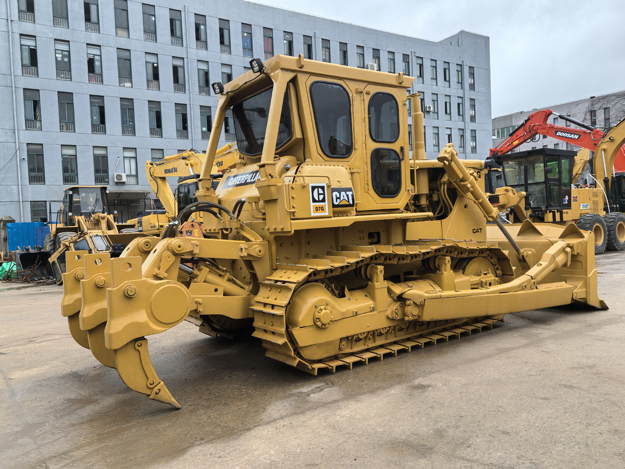 CAT D7G Bulldozer - بلدوزر: صور 3 CAT D7G Bulldozer - بلدوزر: صور 3