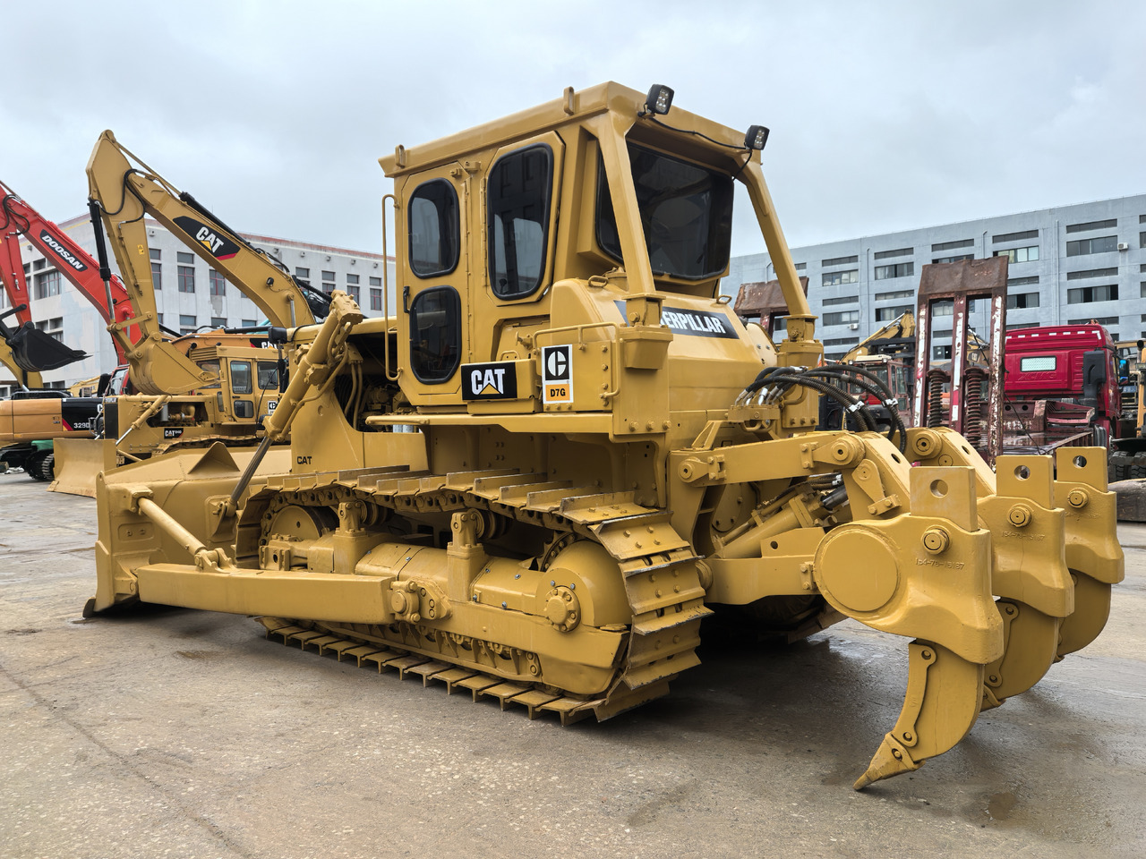 CAT D7G Bulldozer - بلدوزر: صور 1 CAT D7G Bulldozer - بلدوزر: صور 1