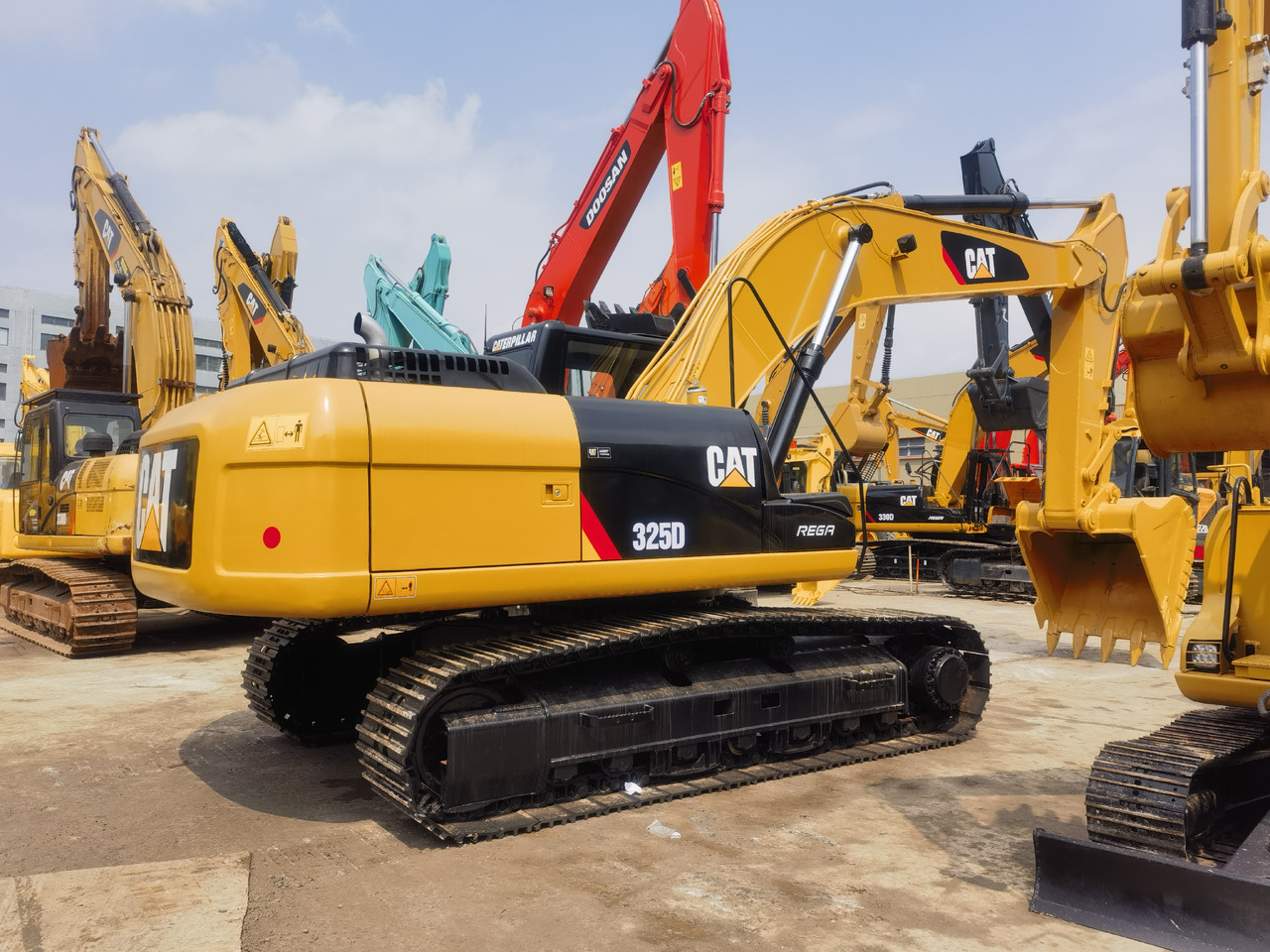 CATERPILLAR CAT 325D Excavator - حفارات زحافة: صور 3 CATERPILLAR CAT 325D Excavator - حفارات زحافة: صور 3