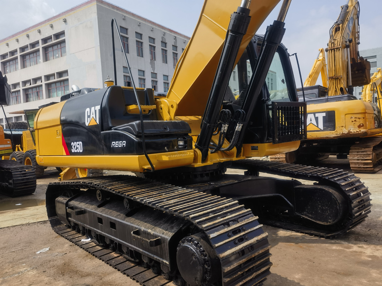 CATERPILLAR CAT 325D Excavator - حفارات زحافة: صور 4 CATERPILLAR CAT 325D Excavator - حفارات زحافة: صور 4