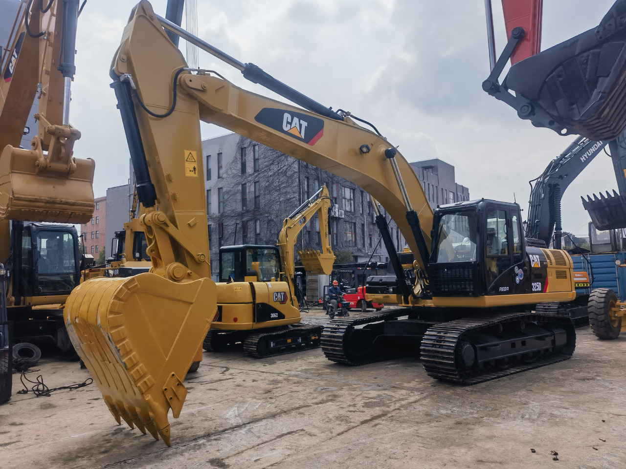 CATERPILLAR CAT 325D Excavator - حفارات زحافة: صور 5 CATERPILLAR CAT 325D Excavator - حفارات زحافة: صور 5