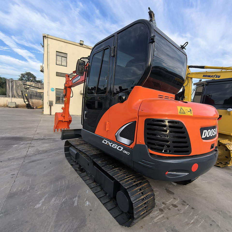 Doosan Dx60 Crawler Excavator - حفارات زحافة: صور 1 Doosan Dx60 Crawler Excavator - حفارات زحافة: صور 1