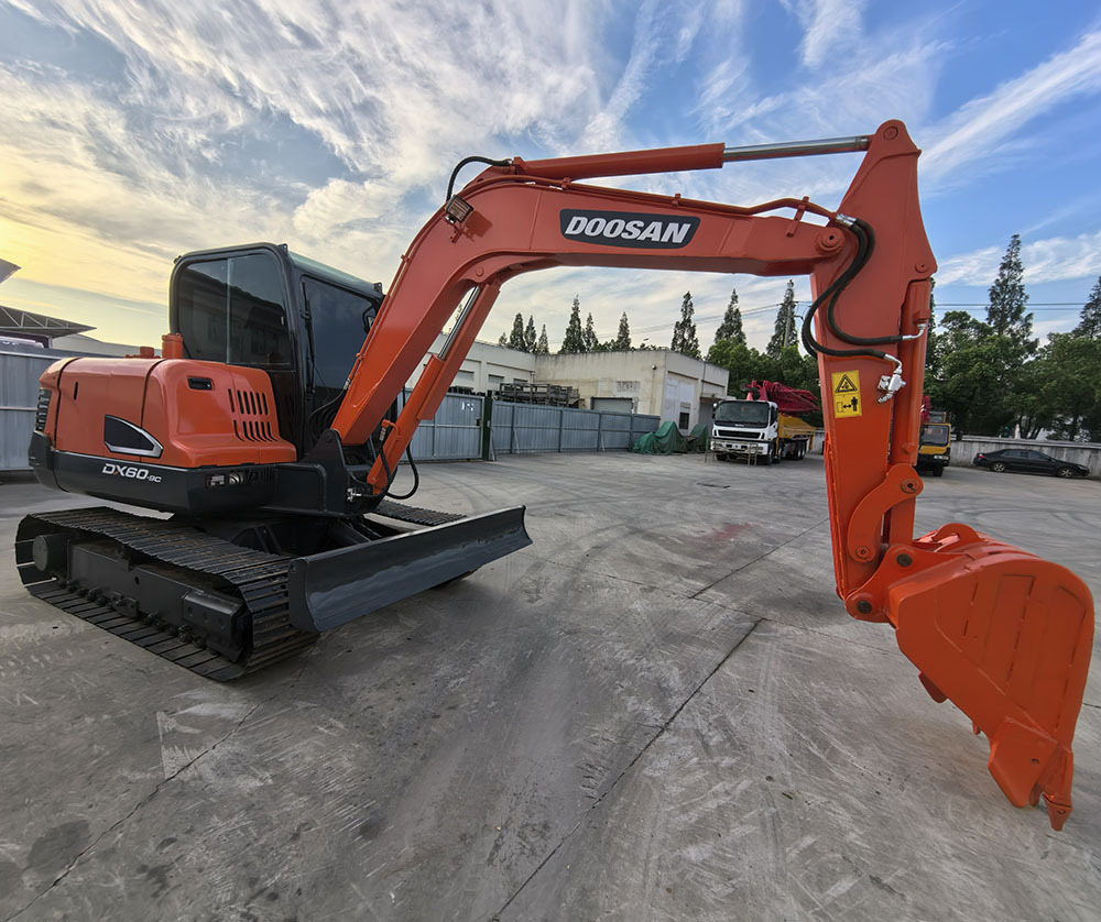Doosan Dx60 Crawler Excavator - حفارات زحافة: صور 4 Doosan Dx60 Crawler Excavator - حفارات زحافة: صور 4