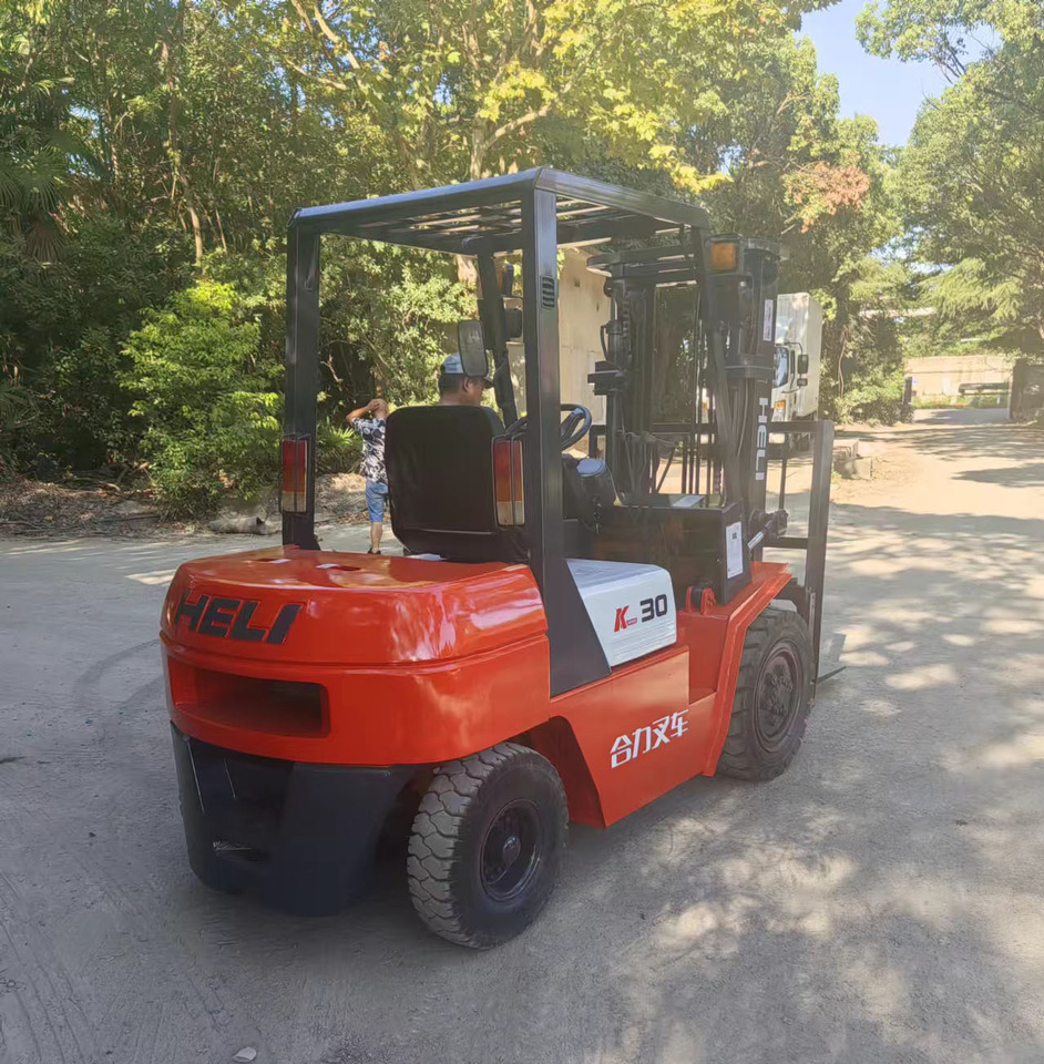 HELI CPCD 30 forklift - رافعة شوكية ديزل: صور 2 HELI CPCD 30 forklift - رافعة شوكية ديزل: صور 2