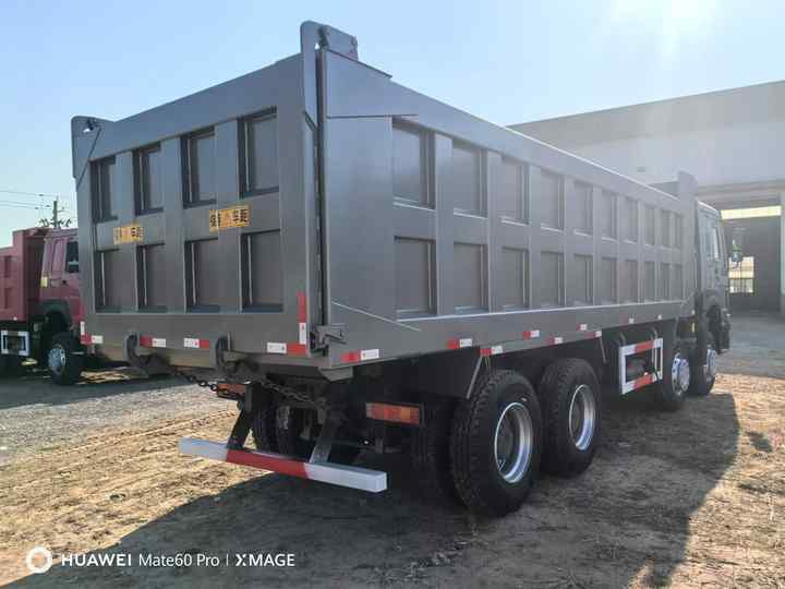 HOWO Heavy Dump Truck 6x4 8x4 Diesel Manual Transmission Right Left Hand Drive Sinotruck Dump Truck - قلابات: صور 4 HOWO Heavy Dump Truck 6x4 8x4 Diesel Manual Transmission Right Left Hand Drive Sinotruck Dump Truck - قلابات: صور 4