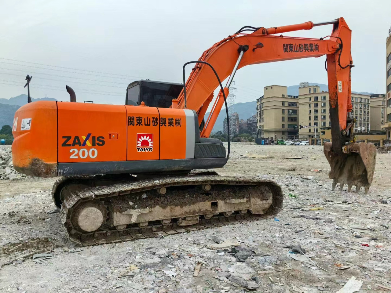 Hitachi ZX200-3 Excavator - حفارات زحافة: صور 1 Hitachi ZX200-3 Excavator - حفارات زحافة: صور 1