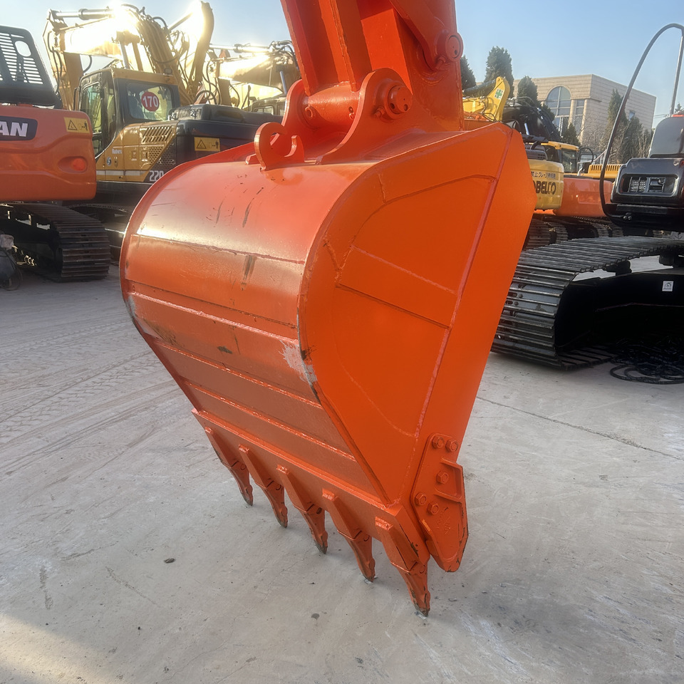 Hitachi ZX200-3 Excavator - حفارات زحافة: صور 4 Hitachi ZX200-3 Excavator - حفارات زحافة: صور 4
