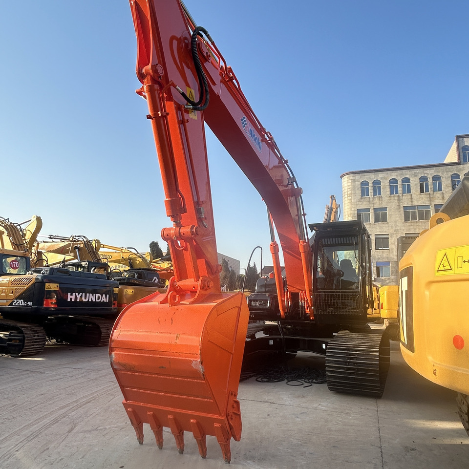 Hitachi ZX200-3 Excavator - حفارات زحافة: صور 1 Hitachi ZX200-3 Excavator - حفارات زحافة: صور 1