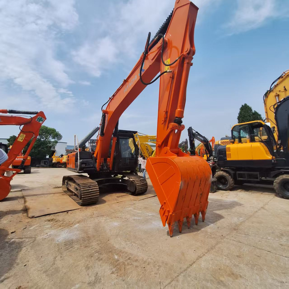 Hitachi ZX200G Excavator - حفارات زحافة: صور 5 Hitachi ZX200G Excavator - حفارات زحافة: صور 5