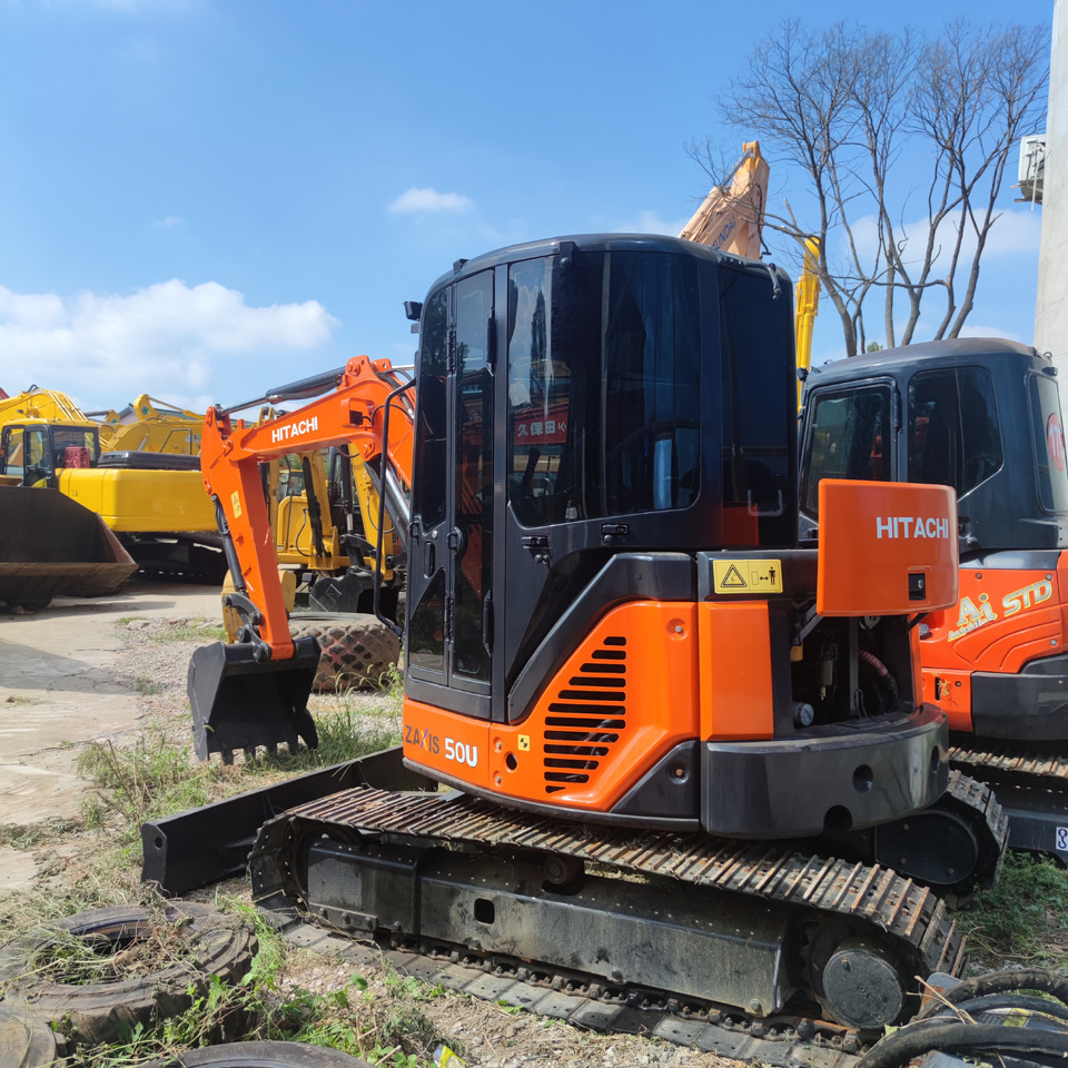 Hitachi ZX50 Excavator - حفارات زحافة: صور 1 Hitachi ZX50 Excavator - حفارات زحافة: صور 1