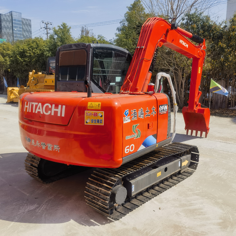 Hitachi ZX60 Excavator - حفارات زحافة: صور 3 Hitachi ZX60 Excavator - حفارات زحافة: صور 3
