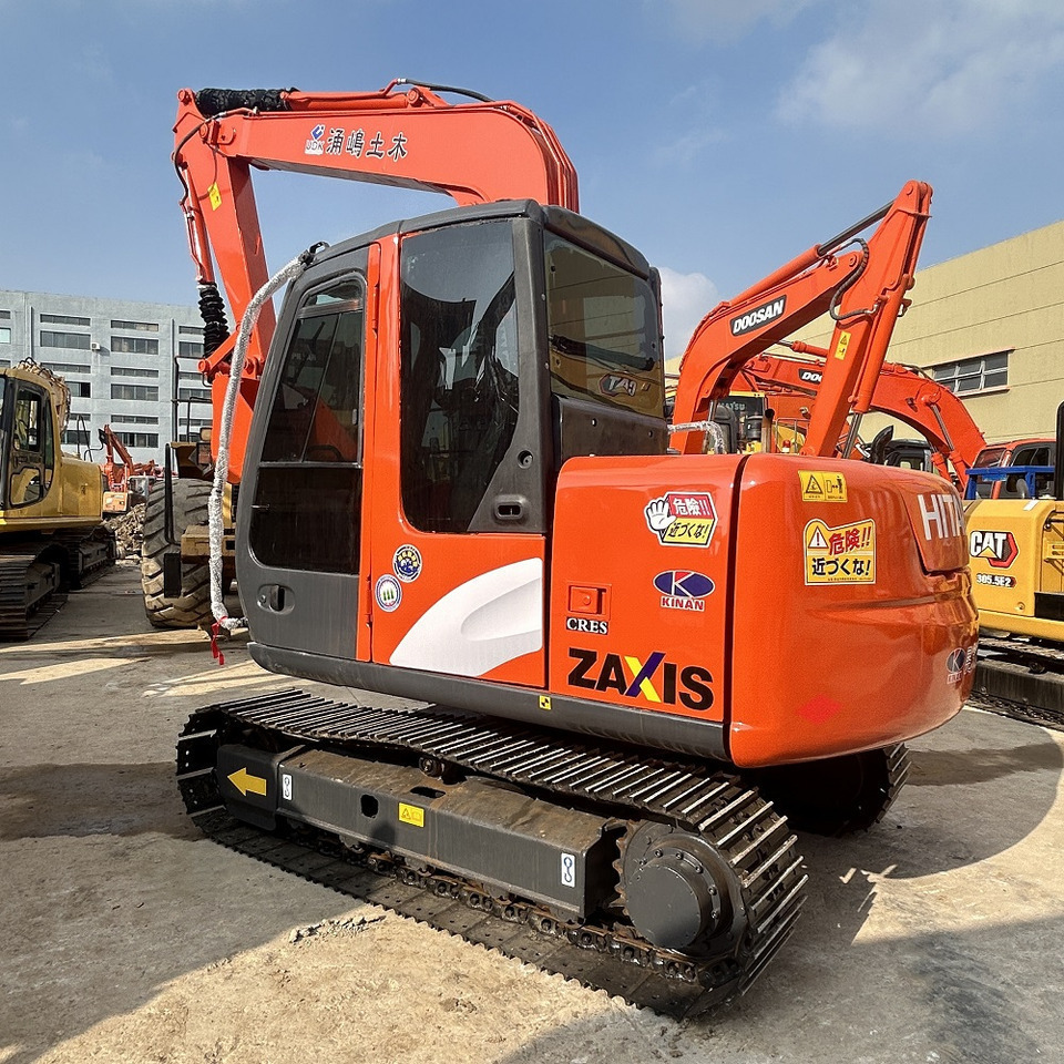 Hitachi ZX70 Excavator - حفارة مصغرة: صور 3 Hitachi ZX70 Excavator - حفارة مصغرة: صور 3
