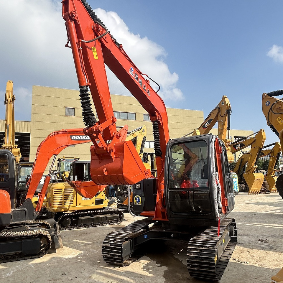 Hitachi ZX70 Excavator - حفارة مصغرة: صور 1 Hitachi ZX70 Excavator - حفارة مصغرة: صور 1