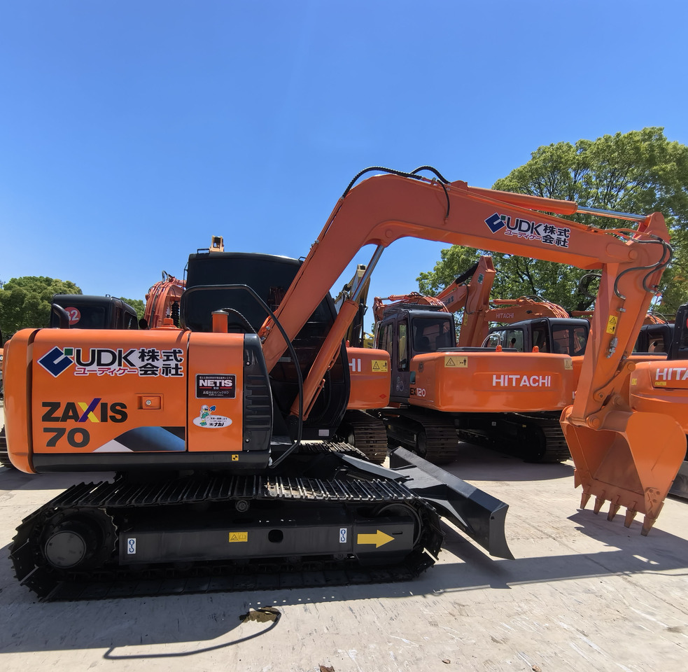 Hitachi ZX70 Excavator - حفارة مصغرة: صور 3 Hitachi ZX70 Excavator - حفارة مصغرة: صور 3