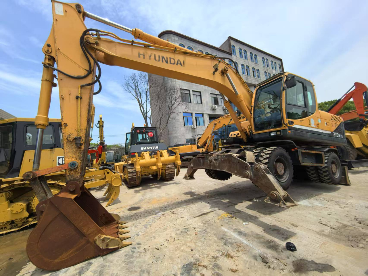 Hyundai 210w-9 wheel excavator - حفارة على عجلات: صور 4 Hyundai 210w-9 wheel excavator - حفارة على عجلات: صور 4