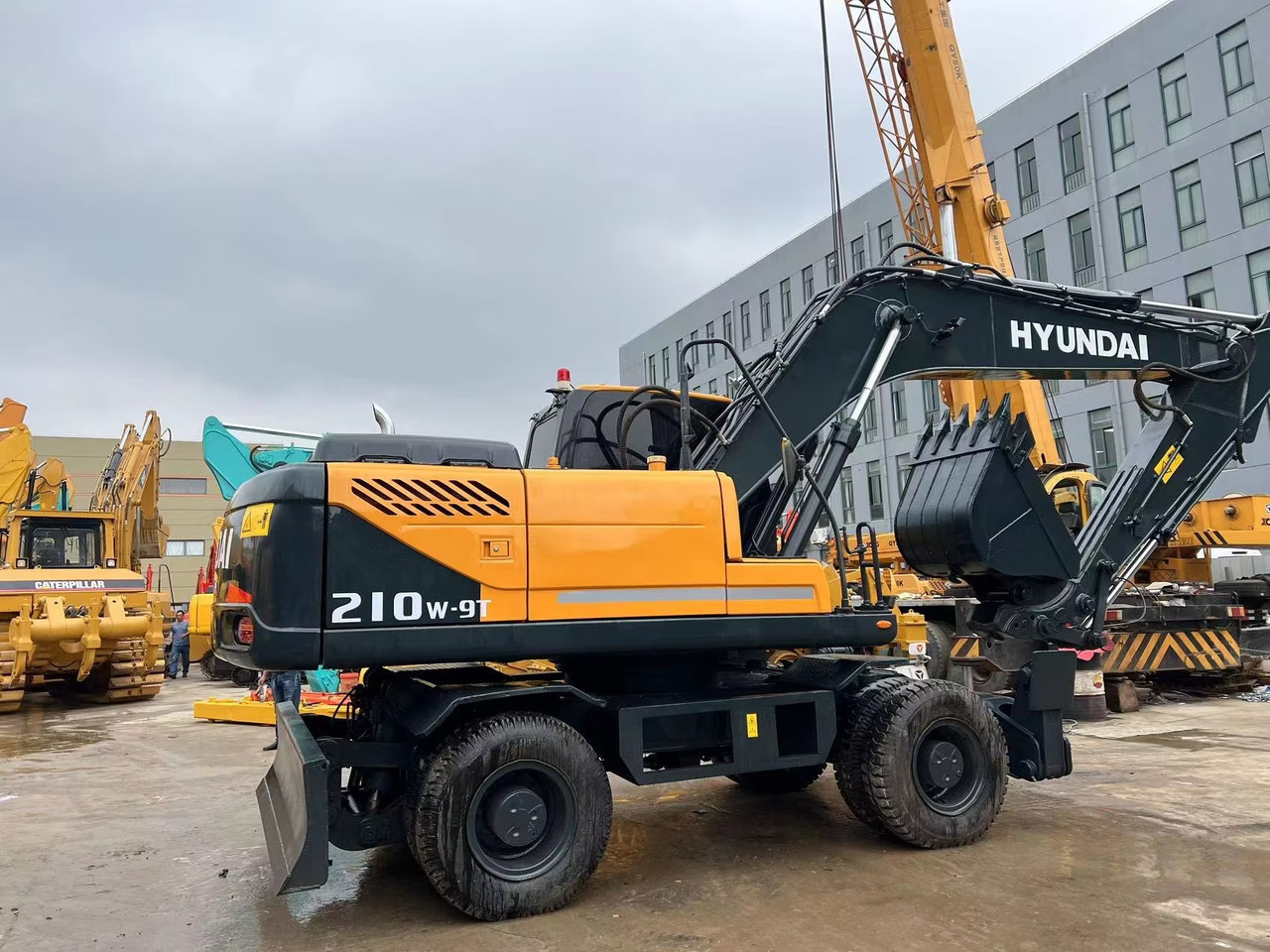 Hyundai 210w-9 wheel excavator - حفارة على عجلات: صور 2 Hyundai 210w-9 wheel excavator - حفارة على عجلات: صور 2